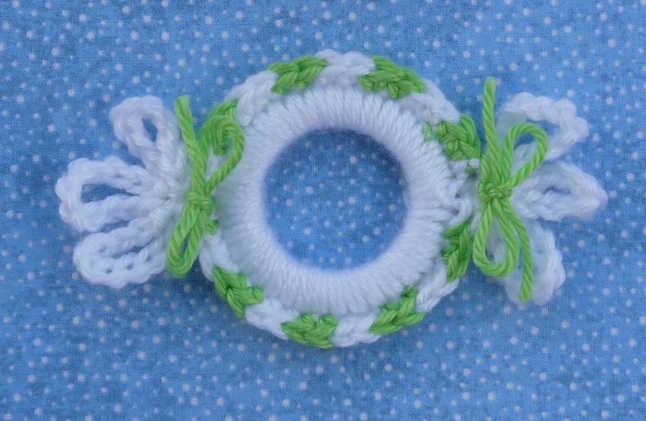 Whiskers & Wool Peppermint Candy Ring Ornament