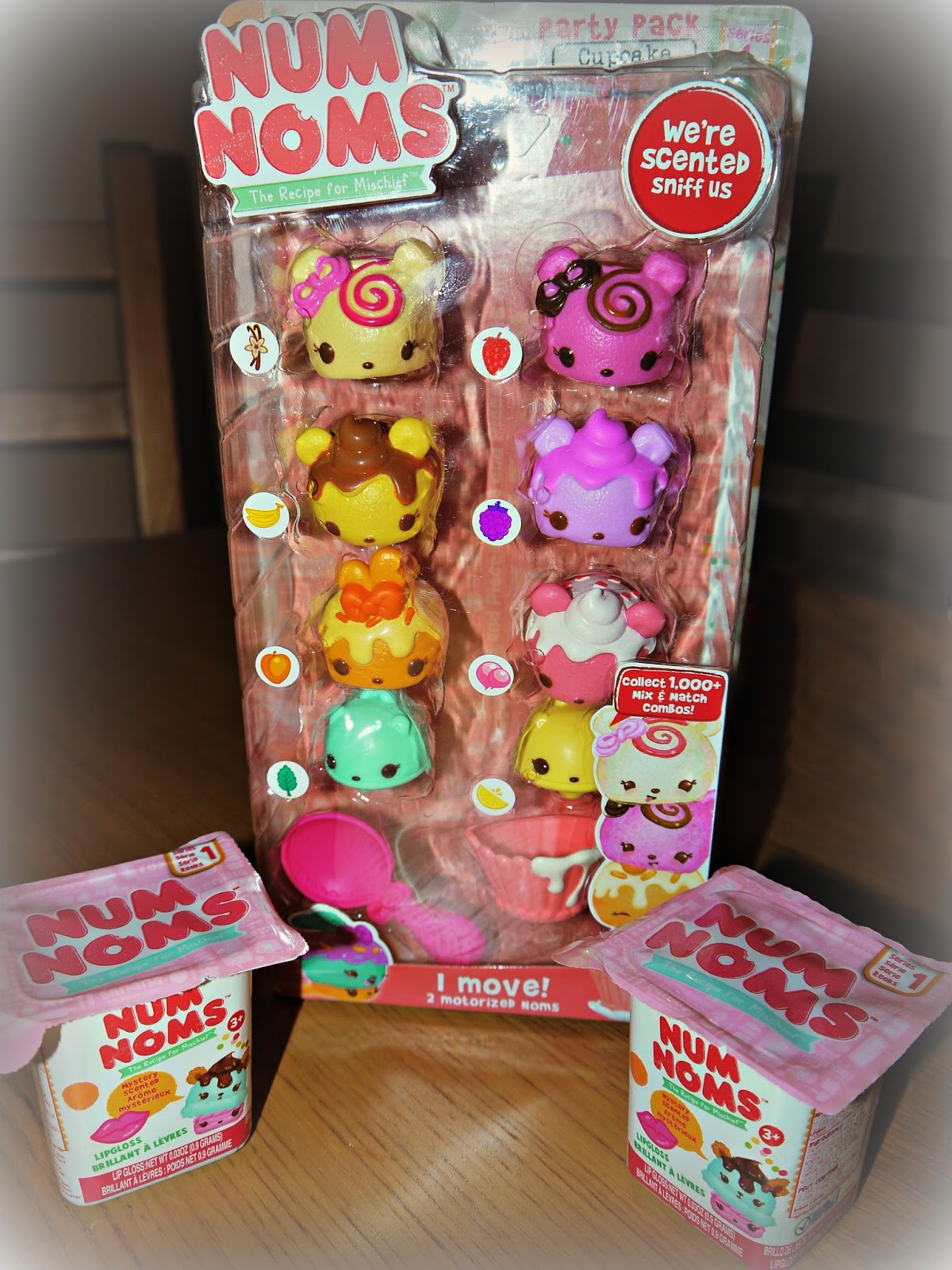 HAUL Num Noms Series 4 Packs with Lipgloss + Surprise Blind Bag Cups - Toy  Video 