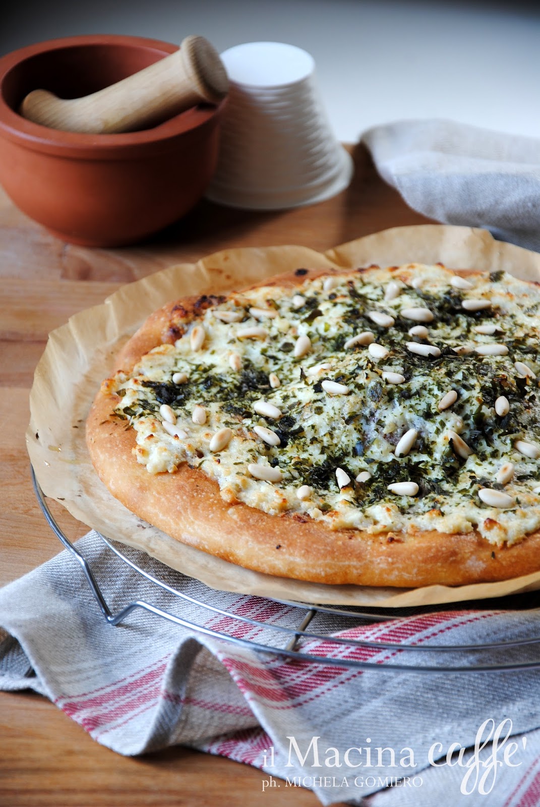 il Macina Caffè Focaccia con pesto di ricotta, pinoli e aglio orsino