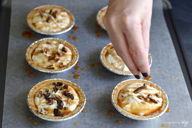 No Bake Mini Pumpkin Turtle Cheesecake | #EffortlessPies | www.atravelingwife.com | a-traveling-wife | ad