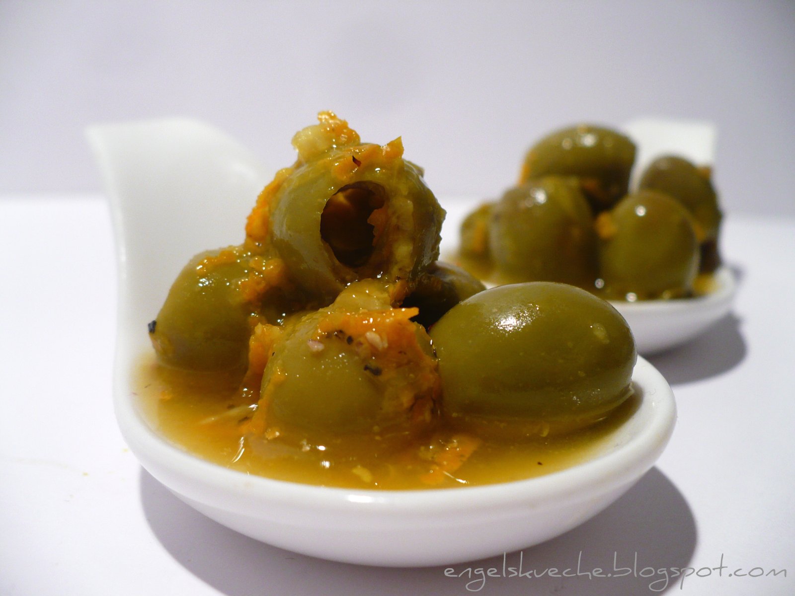 Essen aus Engelchens Küche: Grüne Oliven mit pfeffrig-fruchtigem ...