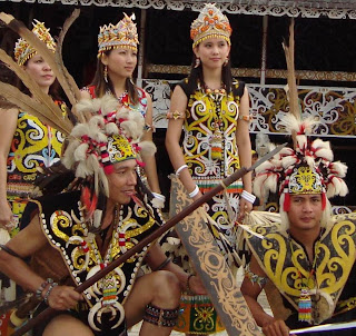 Indonesian Culture Ensyclopedia: Dayak Tribe Clothes: Blend With the ...