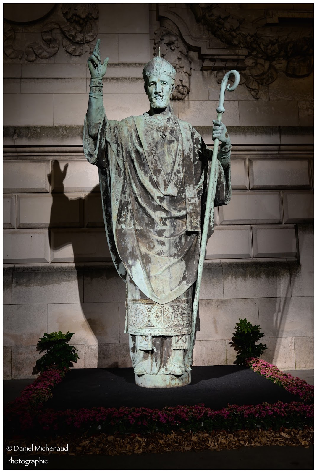 Un regard sur Tours La statue de Saint Martin de Tours