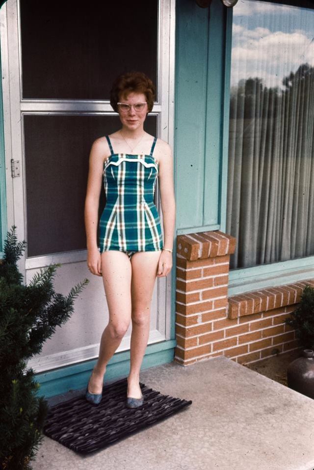 OnePiece Swimwear, the Most Popular Bathing Suit for Women in the