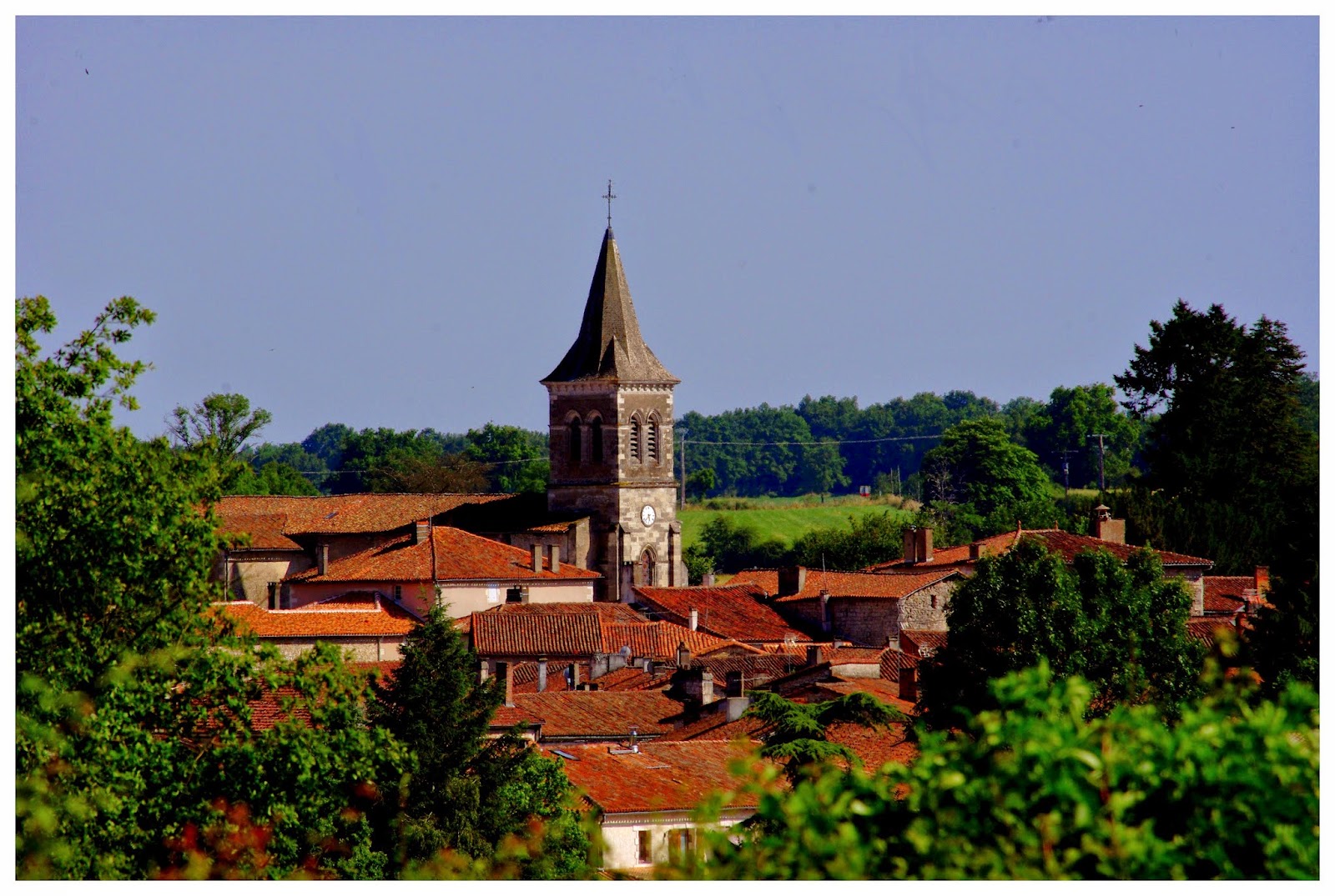 ALLOUE 16490 SORCELLERIE A CHAMPAGNEMOUTON