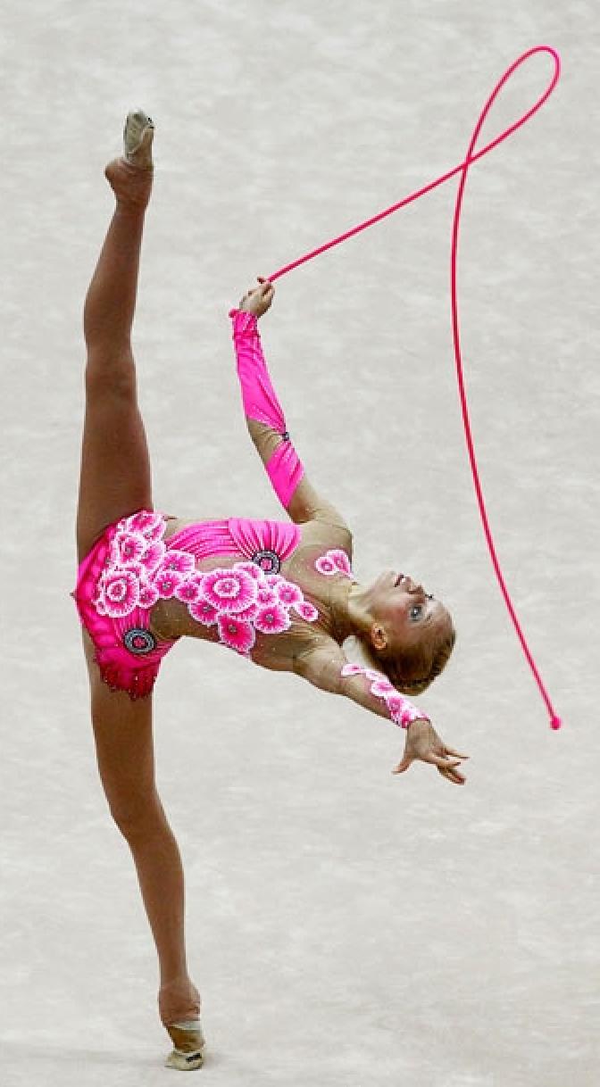 упражнение со скакалкой художественная. гимнастические элементы со скакалкой. евгения канаева скакалка. цапелька в художественной гимнастике. упражнение со скакалкой художественная гимнастика.