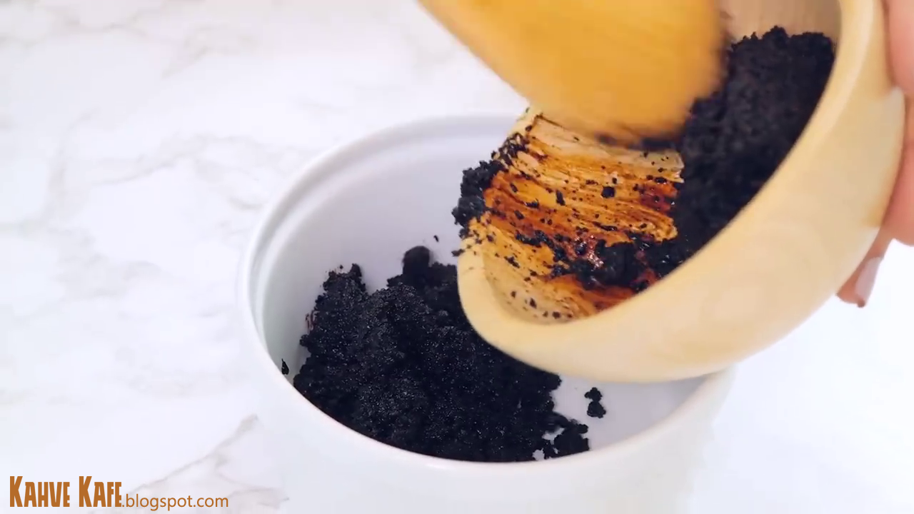 Hindistan Cevizli Doğal Vücut Peelingi Tarifi Hindistan Cevizli Doğal Vücut Peelingi Tarifi