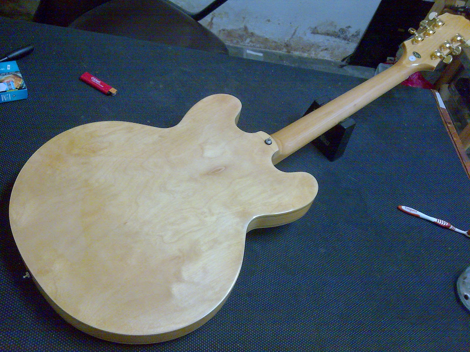 Membaiki alatan muzik : Gibson Epiphone Sheraton-II NA