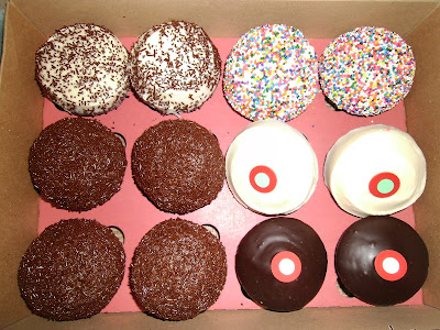 Dozen Sprinkles Cupcakes