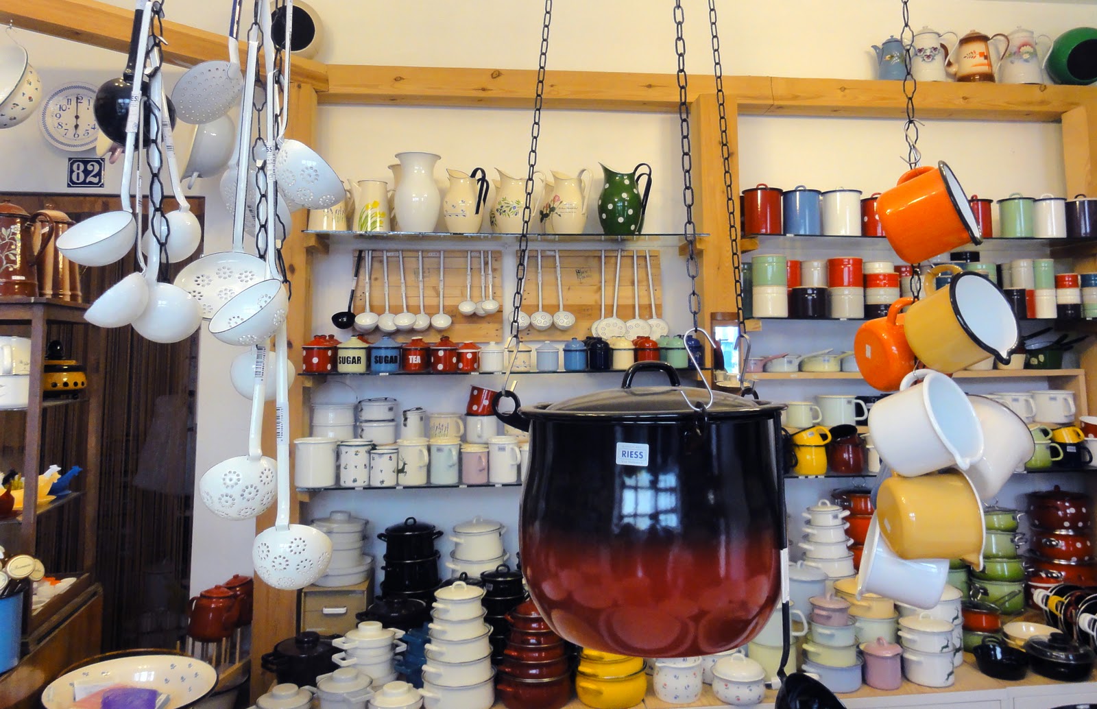 Twotwo LIV Enamel Shop In Berlin