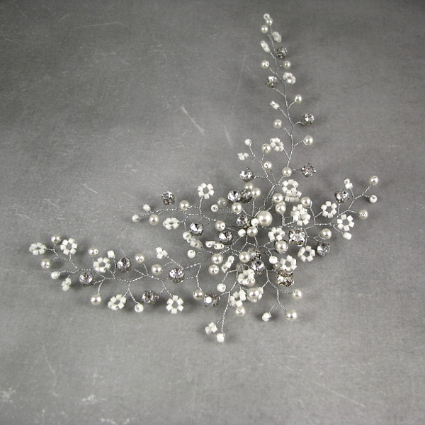 Stroik ślubny z kryształkami i perłami - gipsówka.