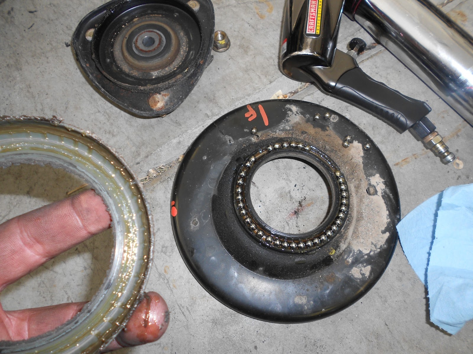 The Bug Boys: Honda Odyssey Strut Change in record time!