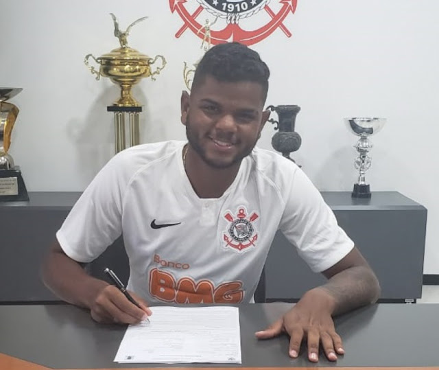 Nathan fecha com o Corinthians