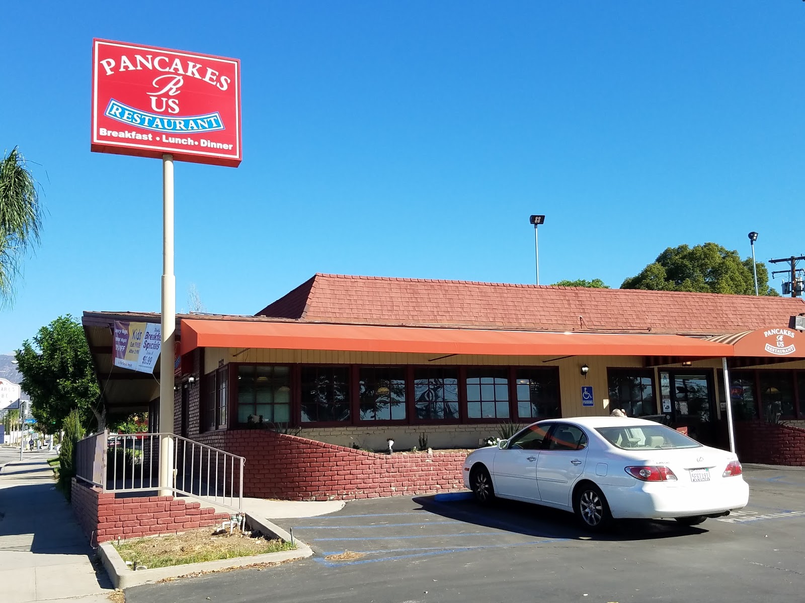 Eating Garey Avenue Pancakes R Us 2282 N Garey Ave Pomona, CA 91767