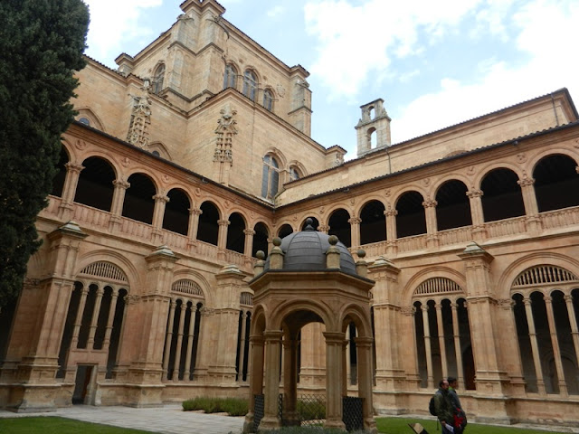 Внутри монастыря в Саламанке
