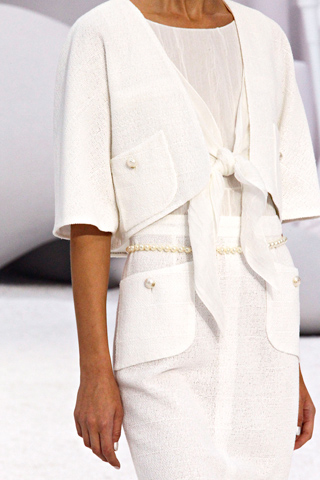 Ellie loves...: Sea Shells & Pearls At Chanel SS 12