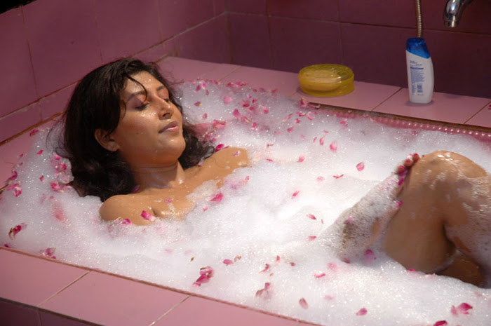 sakshi movie in bathtub hot images