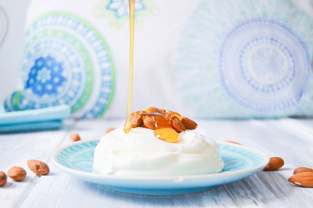 Dessert mit griechischer Joghurt Dessert mit griechischer Joghurt, Nüssen und Honig