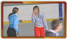 Прогулка на коньках с дзержинскими школьниками - ледовое шоу в спортивный день!