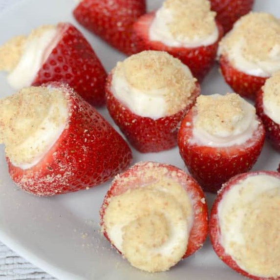 NO BAKE STRAWBERRY CHEESECAKE BITES #Dessertforparties #Sweets NO BAKE STRAWBERRY CHEESECAKE BITES #Dessertforparties #Sweets