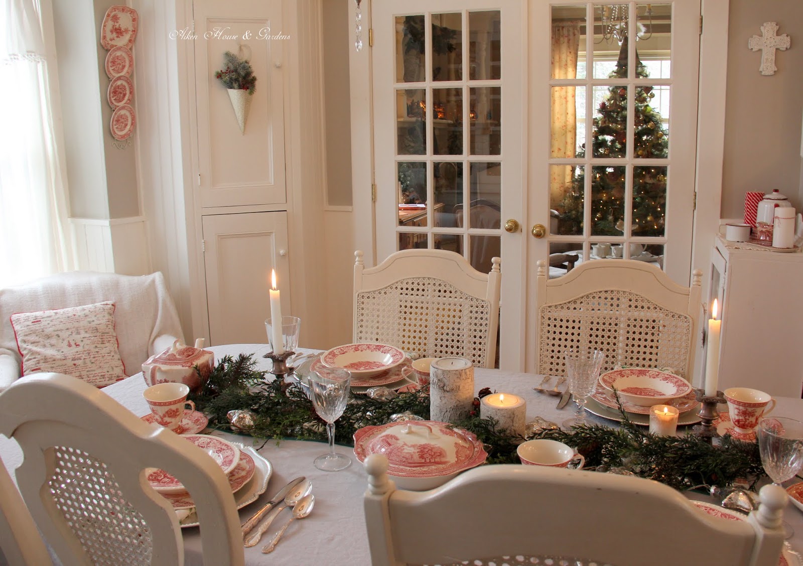 Aiken House & Gardens: Red & White Christmas Tablescape