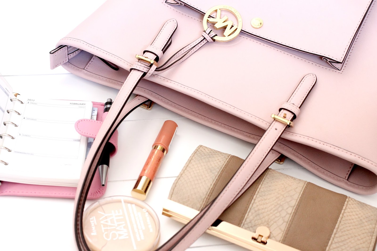 What´s In My Bag Work Edition Get Ready With Laura