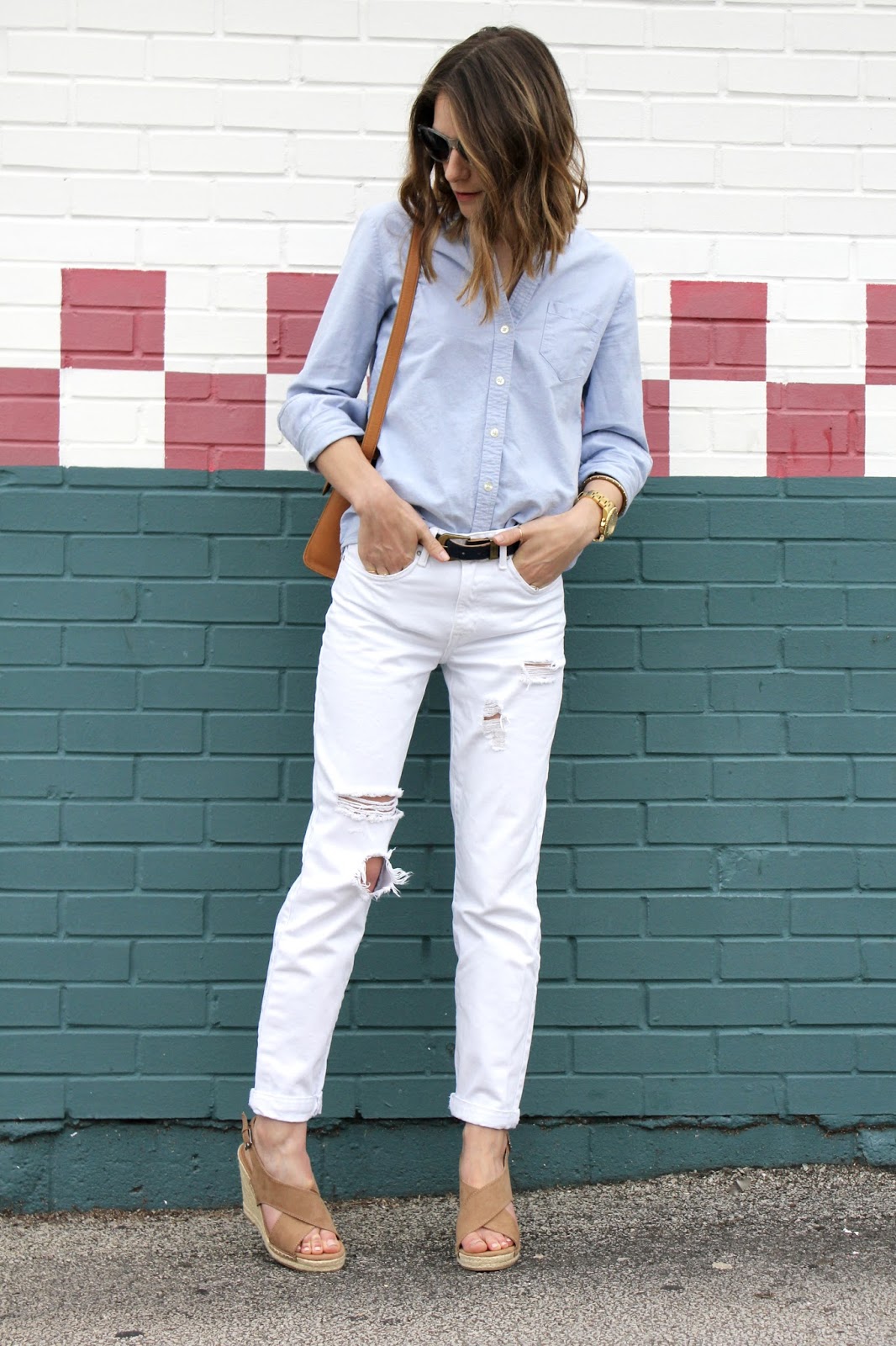 summertime uniform white boyfriend jeans