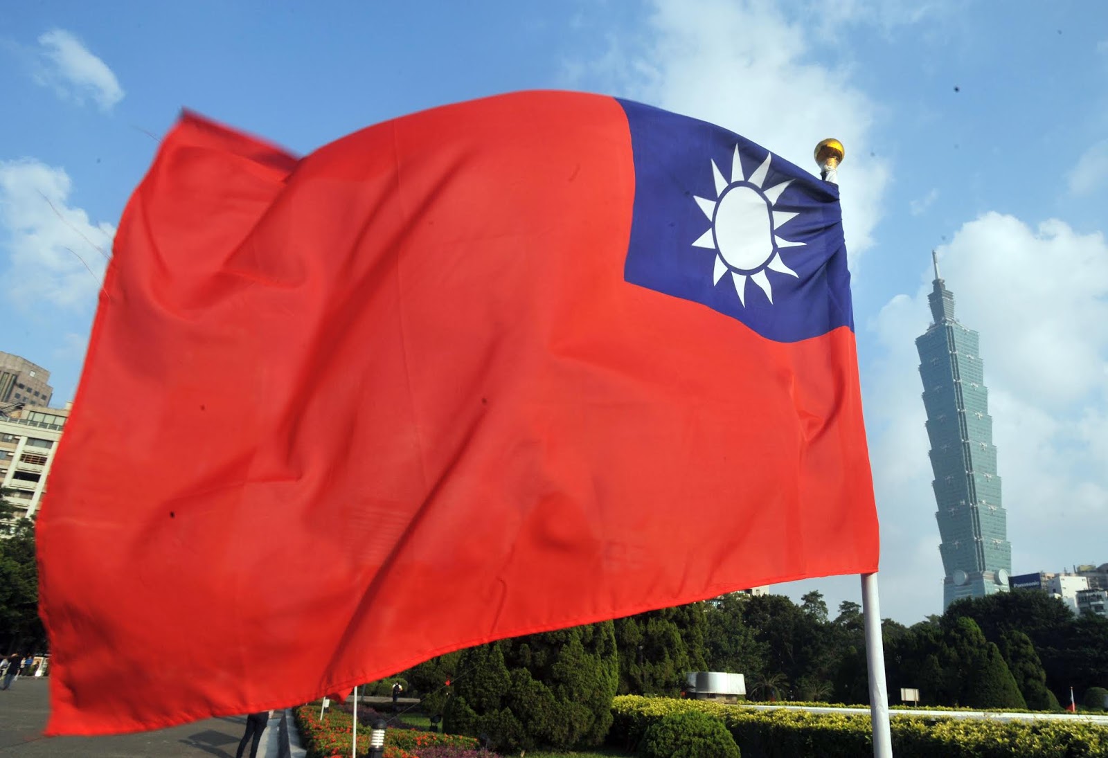 Cờ đài Loan: Cờ Đài Loan được thiết kế tinh tế và đầy sáng tạo, thể hiện tinh thần kiên trung và dũng cảm của những người dân Đài Loan. Với những chiếc cờ lấp lánh ở khắp mọi ngõ phố, bạn sẽ không thể bỏ qua sự đẹp của chúng. Hãy đến Đài Loan và khám phá vẻ đẹp của cây cờ này.
