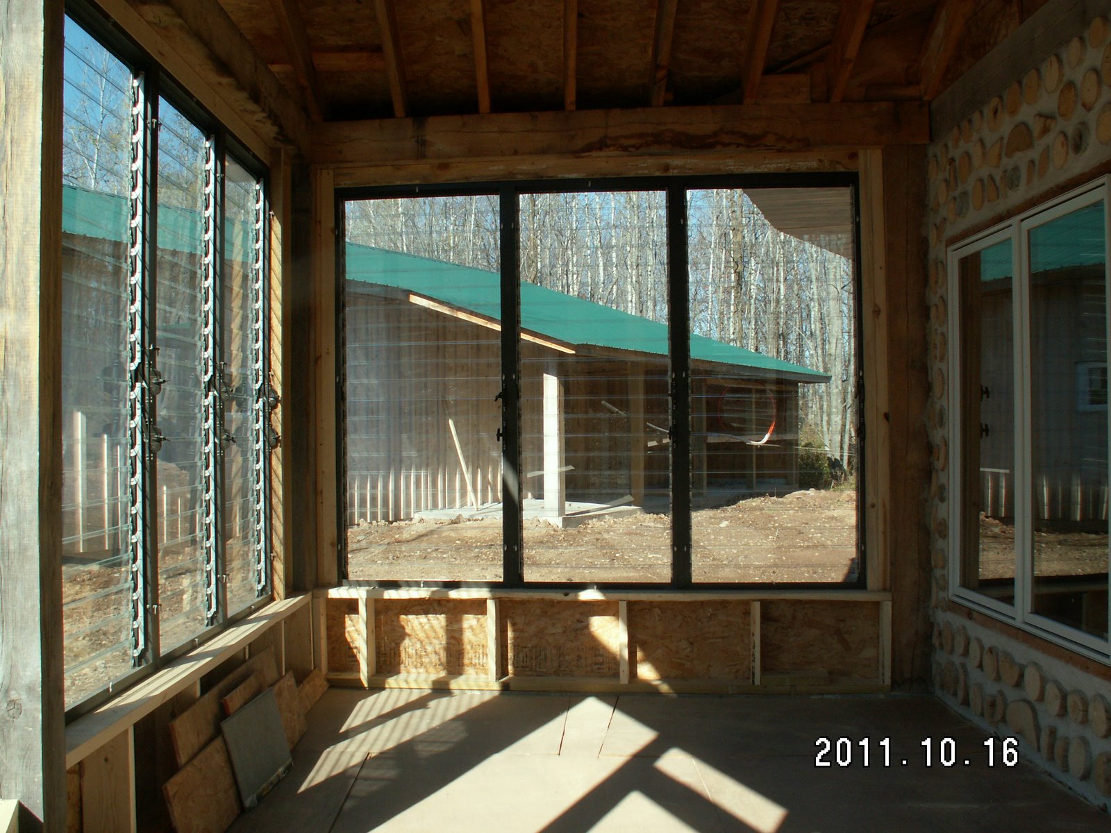 Cordial Wood louvered porch windows