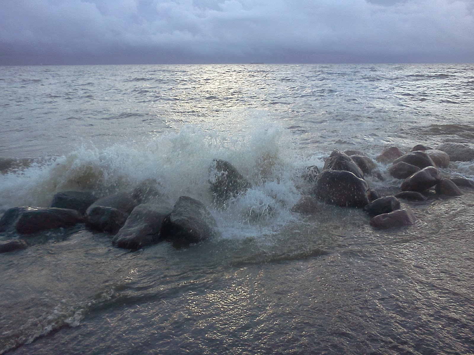 Вода в заливе сегодня. Финский залив сейчас. Финский залив сегодня. Фото финского залива в Санкт-Петербурге сейчас. Финский залив фото сейчас.