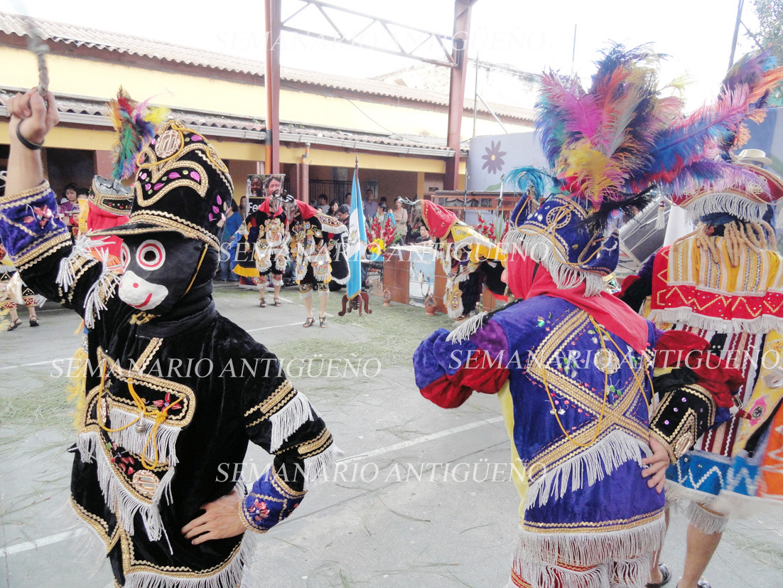 SEMANARIO ANTIGUEÑO: DANZA DE LOS VENADOS, CLÁSICA DEL FOLKLORE NACIONAL