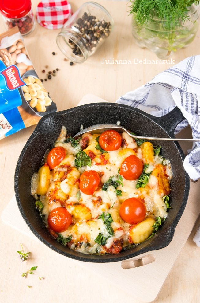 Obiad gotowy! Gnocchi z sosem pomidorowym i serem