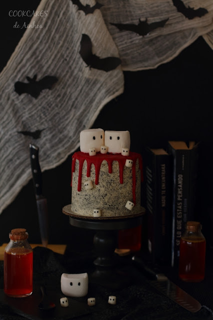 Halloween Red Velvet Drip Cake (Natural Remolacha)