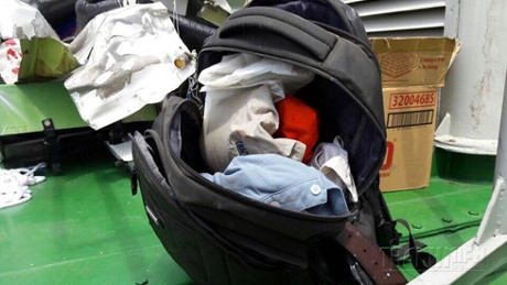 Hinh anh dau tien ve manh vo may bay tuan tham CASA 212 bi roi - Anh 5