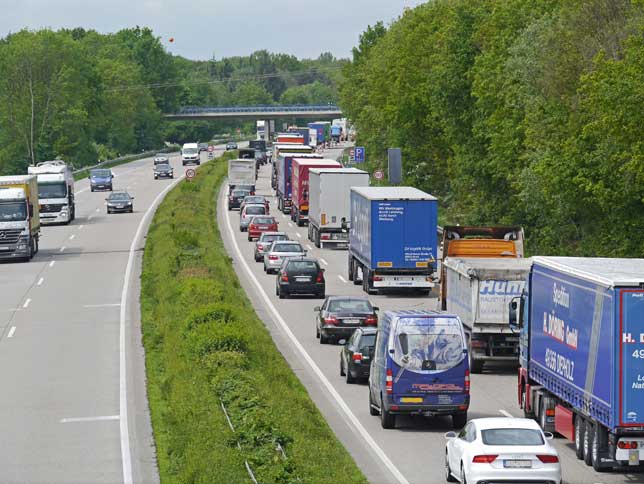 Atasco de guipuchis en la A-15, dirección Pamplona