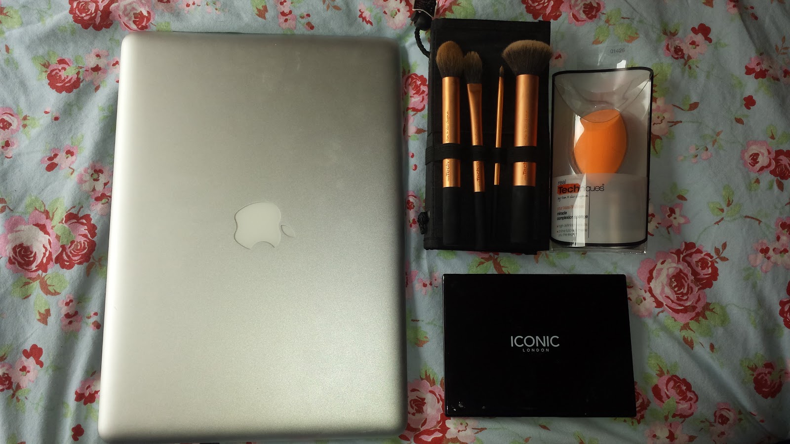 Insight of Emily Iconic London Cream Contour Palette REVIEW