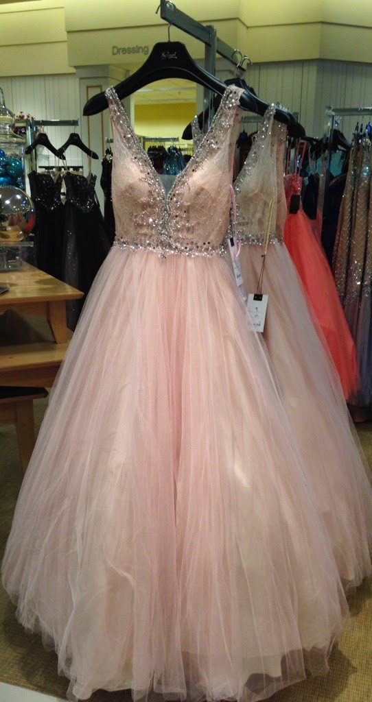 Notoriously Fashionably Late Von Maur Dresses