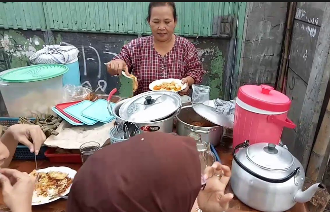 Peluang Usaha Nasi Uduk Yang Untungnya Segurih Santen Pabeja Bisnis