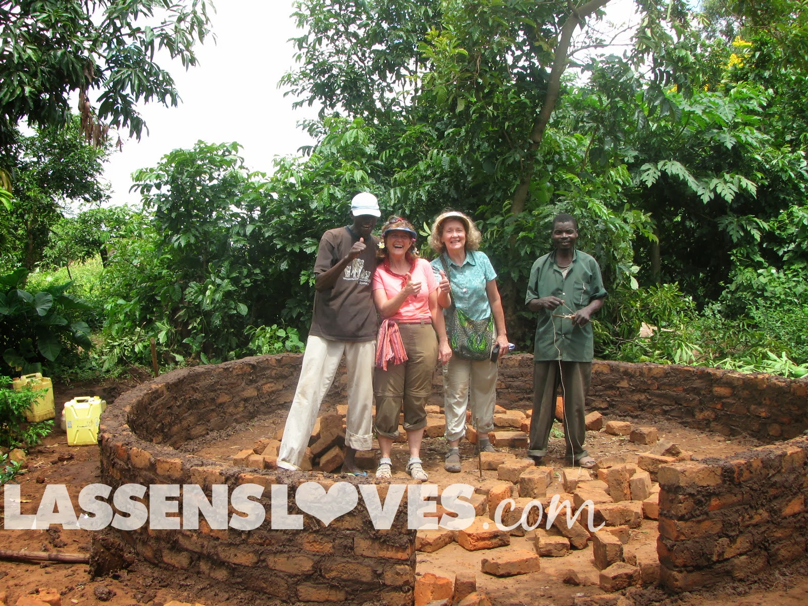 lassensloves.com, Lassen's, Gulu+Uganda, Africa+huts, thrive+gulu