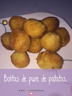 Bolitas de pure de patatas.