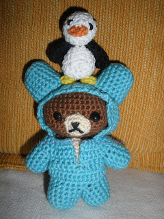 Osito y pingüino realizados a crochet para el CAL relámago 2