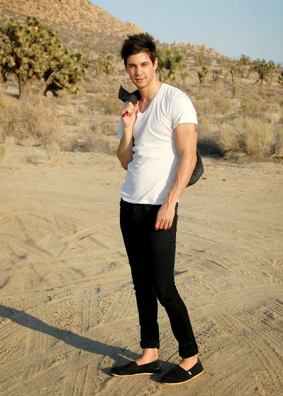 Oh yes I am: Casey Deidrick by Barry King.