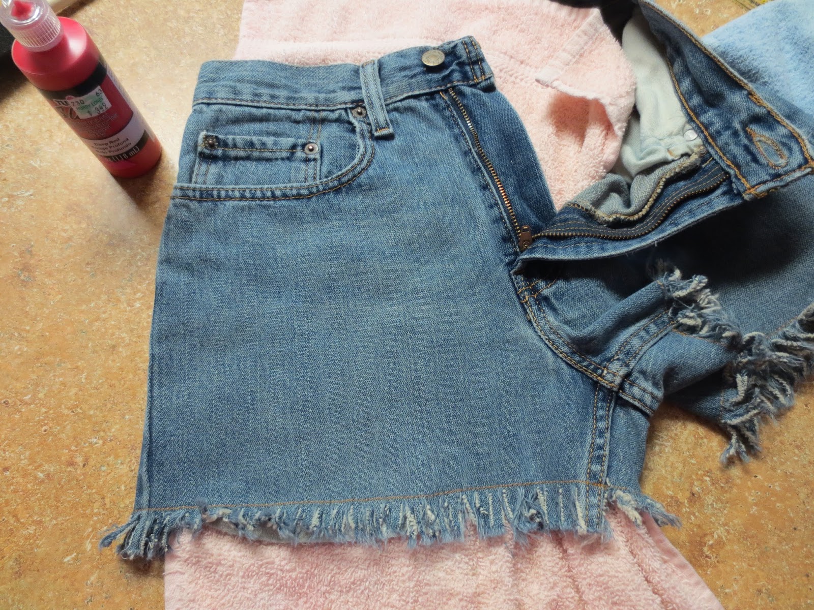 CynSew: Jean Shorts and Fabric Painting!!