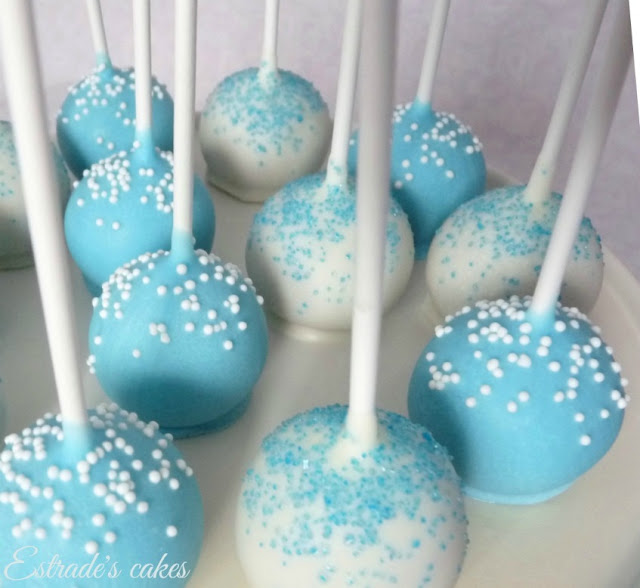 cake pops en azul y blanco 2