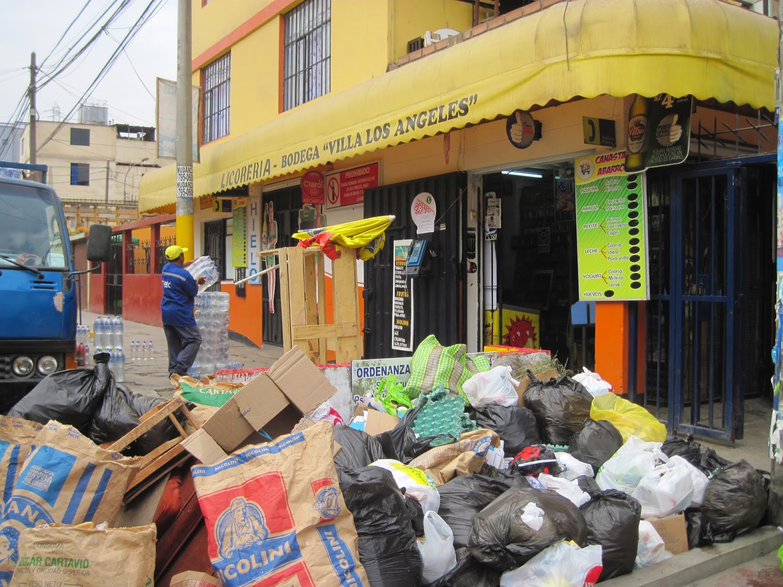 PRENSA ITV PERU: LA BASURA INUNDA LAS CALLES DE LOS OLIVOS
