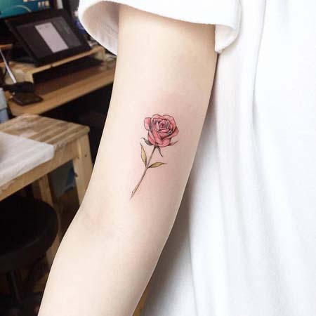 Tatuagens femininas nos bíceps Tatuagens femininas nos bíceps