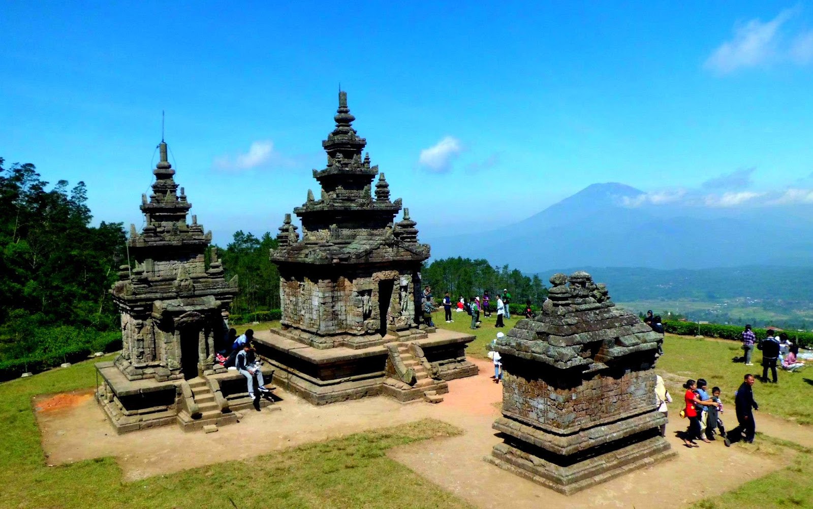 Menikmati Keindahan Candi Gedong Songo