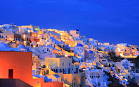 wide variety of hotels, cafes, restaurants and shops in Santorini