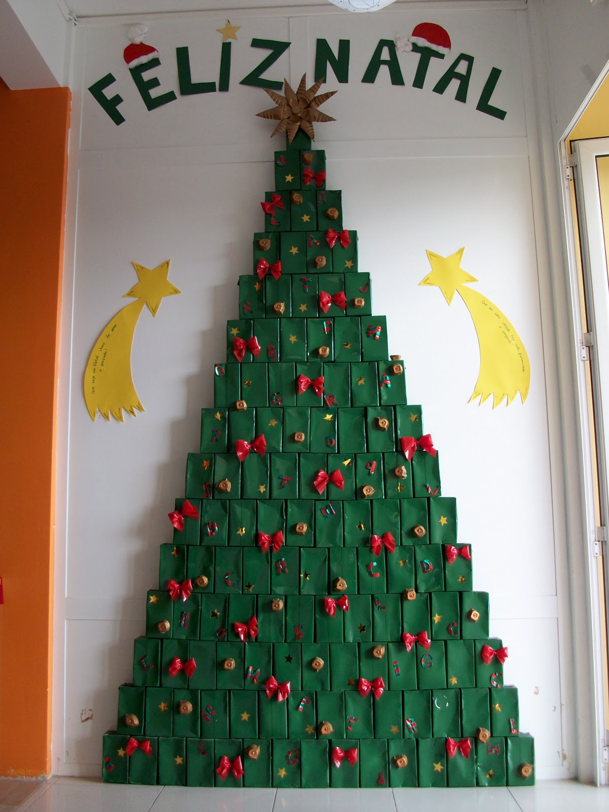 Árvore De Natal Feita Com Caixas De Leite Recicladas EspaÇo Educar