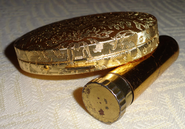 Vintage Make Up Compact 109